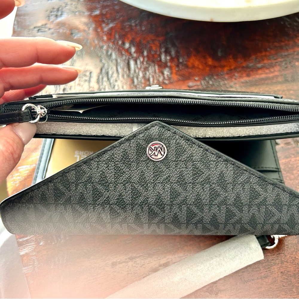 NWT Michael Kors Black Jetset Signature Logo Envelope Wristlet - Picture 8 of 13